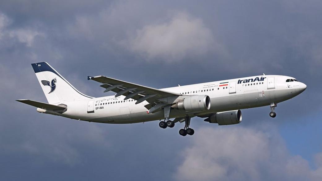 Самолет с над 60 души на борда се разби в Иран (Обновена)