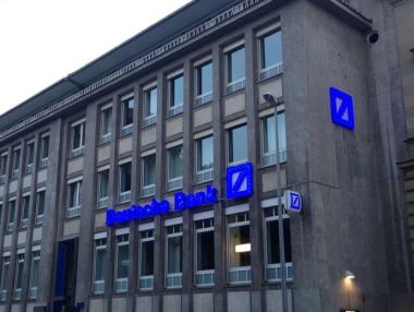Deutsche Bank ще съкрати най-малко 250 души