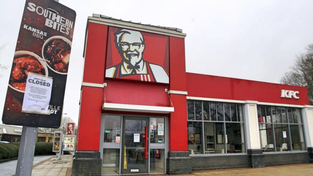 KFC продължава да затваря ресторанти заради липса на пилешко
