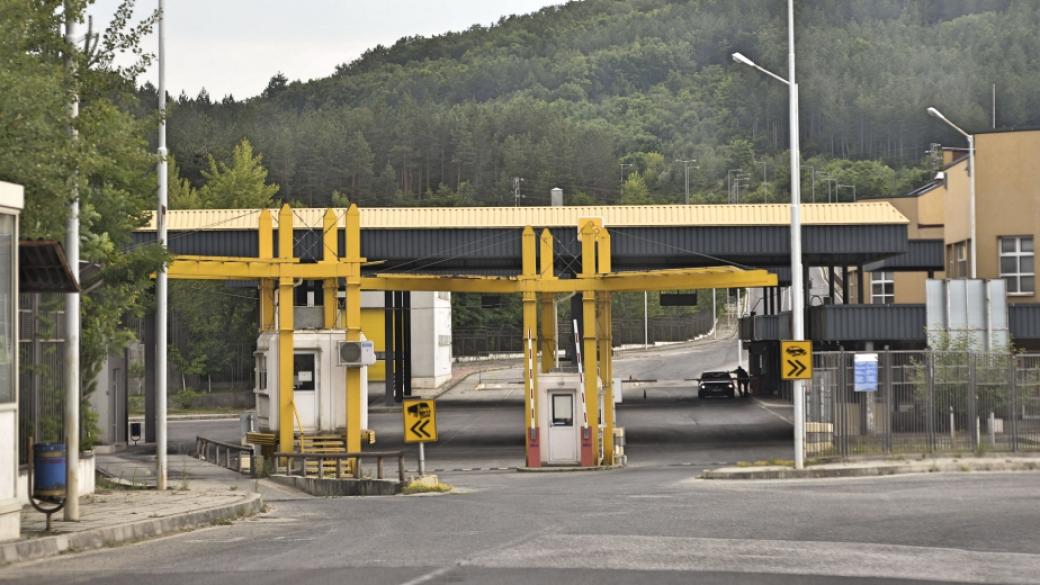 България временно затвори границите си