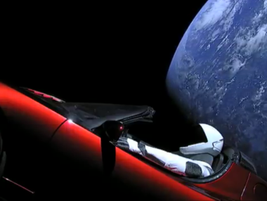 Летящата в Космоса Tesla може да се сблъска с Венера или Земята