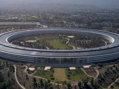 Дрон се разби в новата централа на Apple