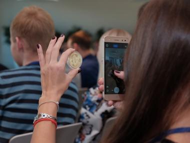 Полската централна банка плаща на YouTube звезда да предупреждава за опасностите с криптовалутите