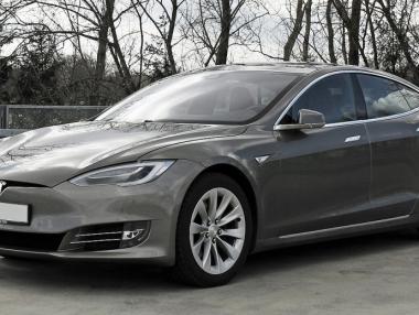 Tesla е обвинена, че съзнателно е продавала дефектни електромобили
