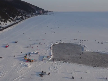 Ледена пързалка във формата на сърце