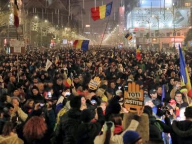 Хиляди протестираха в Румъния срещу правосъдния министър