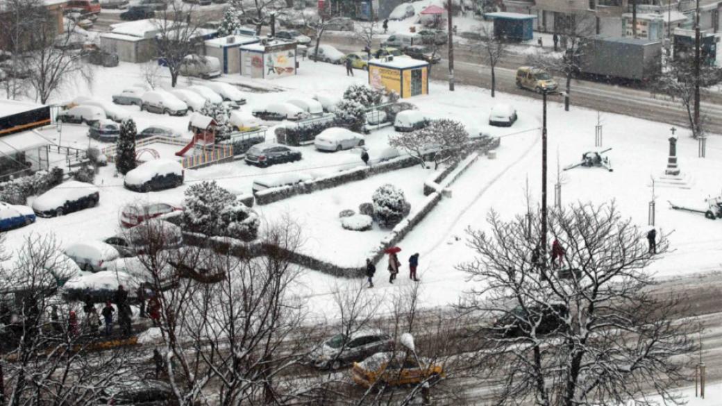 АПИ: Над 1800 машини почистват пътищата в България