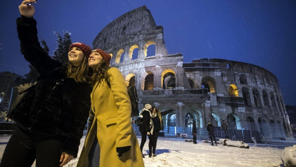 Затвориха Колизеума в Рим заради снега