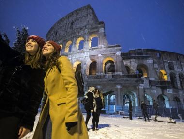 Затвориха Колизеума в Рим заради снега