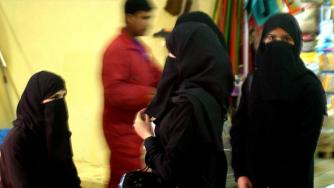 Австрия позволи носенето на бурки заради студа