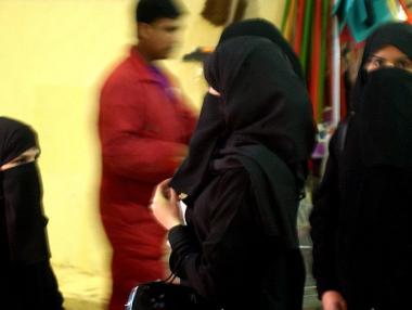 Австрия позволи носенето на бурки заради студа