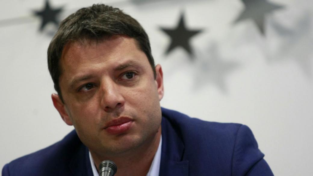 „Атака“ поиска оставката на Делян Добрев като председател на енергийната комисия