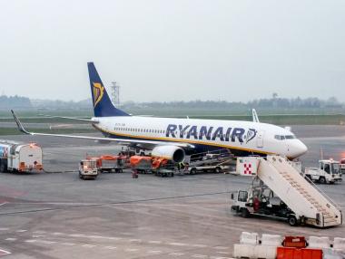 Десетки българи блокирани в Румъния при полет на Ryanair от Лондон