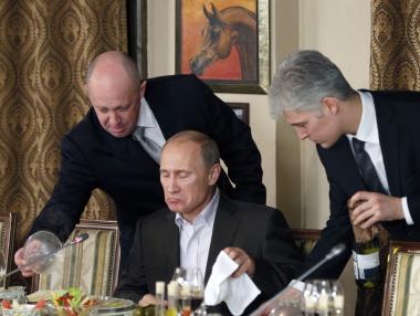 „Шеф готвач на Путин“ ръководи сайтове и армия от тролове