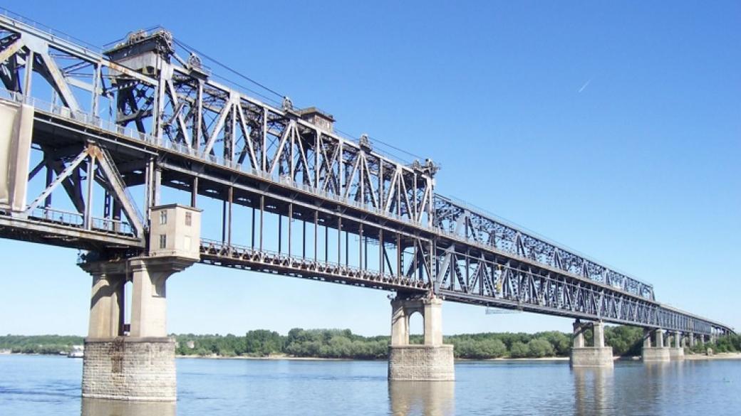 Дунав мост продължава да е затворен за камиони