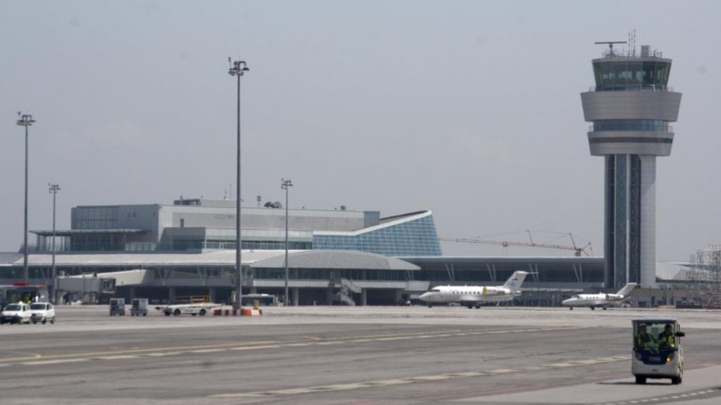 Кабинетът намали таксите за прелитане на самолети над България