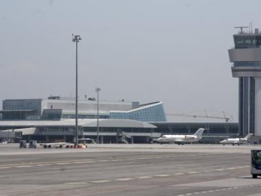 Кабинетът намали таксите за прелитане на самолети над България