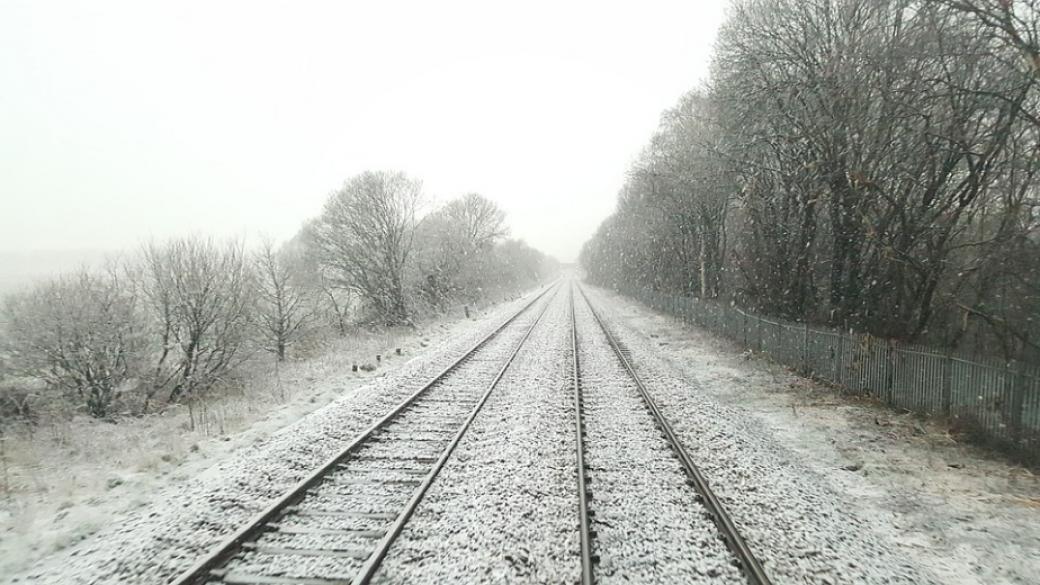БДЖ спря някои пътнически влакове заради снега
