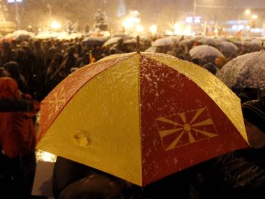 Македонците протестираха заради новото име и договора с България