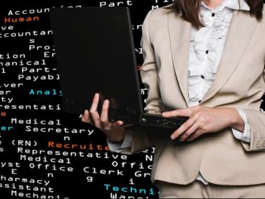 Facebook все повече се конкурира с LinkedIn