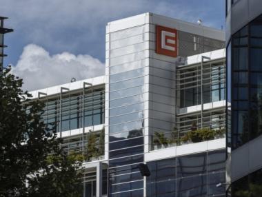 72% от българите искат държавата да отмени сделката за ЧЕЗ