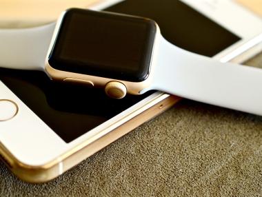 Apple уверено повежда лидерството при носимите устройства