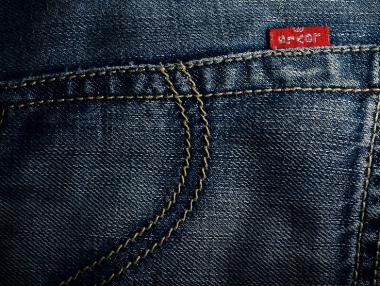 Levi's заменя работниците с лазери