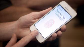 По-безопасни ли са мобилните разплащания от банковите карти?