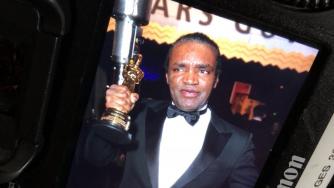 Мъж открадна един от „Оскар”-ите и качи видео с него