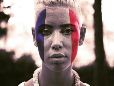 Франция с глоба срещу подсвиркването след жени на улицата