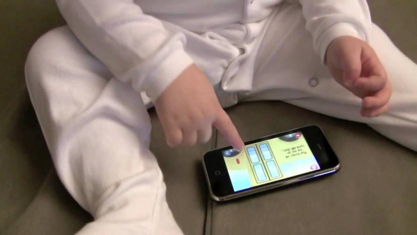 Бебе заключи iPhone за 47 години
