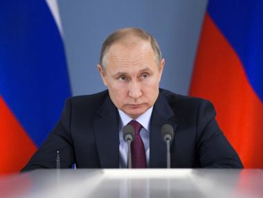 Путин подари стихотворение на жените