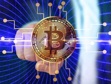 Bitcoin падна под 9 000 долара