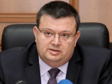 Цацаров: ДАНС и НАП проверяват произхода на средствата в сделката за ЧЕЗ