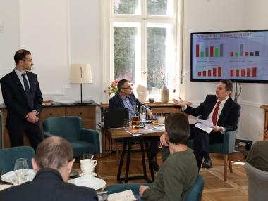 Vivacom остава лидер по приходи сред телекомите в България