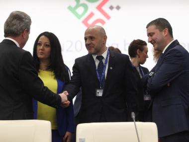 Европа се връща, дано не доскучее