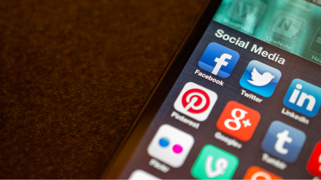 ЕК иска социалните мрежи да показват с предимство сериозните медии