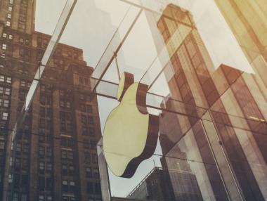 Apple е съвсем близо до $1 000 000 000 000 пазарна оценка