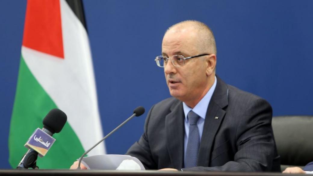 Бомба срещу кортежа на палестинския премиер