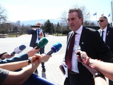 Еврокомисар Йотингер: Кохезионната политика трябва да продължи