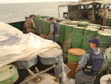 Предлагането на петрол продължава да е повече от търсенето