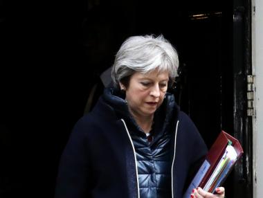 Тереза Мей не може да разчита на САЩ и Европа срещу Русия