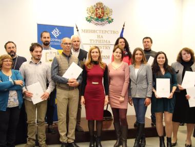 Николина Ангелкова връчи първите удостоверения за планински водачи