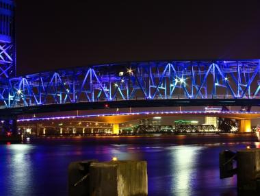 Пешеходен мост се срути във Флорида, има загинали