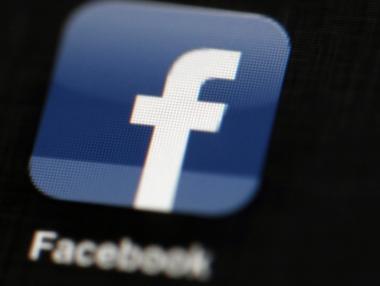 Критици на Facebook настояват за регулации след злоупотреба с данни