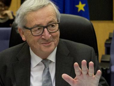 Разкритикуваха Юнкер за поздрава му към Путин