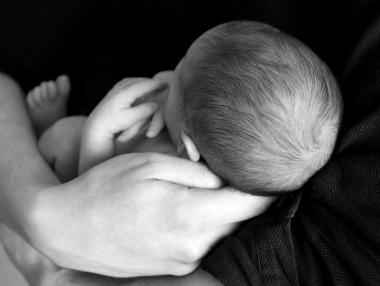 Сърбия ще дава по 840 евро при раждане на първо дете