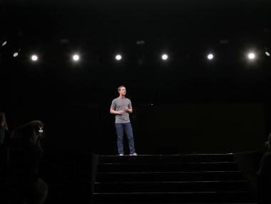 Зукърбърг: Facebook трябва да бъде по-строго регулирана