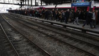 Стачки в цяла Франция блокират обществения транспорт