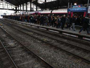 Стачки в цяла Франция блокират обществения транспорт